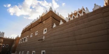 بيوت الطين.. وجهة تراثية مفضلة للزوار في نجران