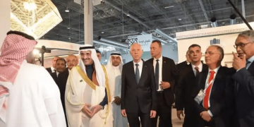 جناح المملكة في معرض تونس الدولي للكتاب يواصل استقطاب الزائرين