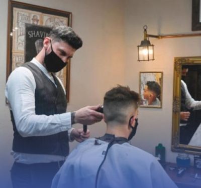 حلاق العيد.. مواعيد مسبقة وانتظار إلى الصباح