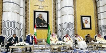 رئيس وزراء لبنان يصل إلى جدة