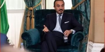 سفير خادم الحرمين لدى المملكة المتحدة يتسلّم جائزة «دبلوماسي العام 2025»