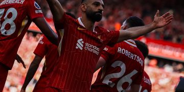 ليفربول يكتسح توتنهام ويتوج بالدوري الإنجليزي
