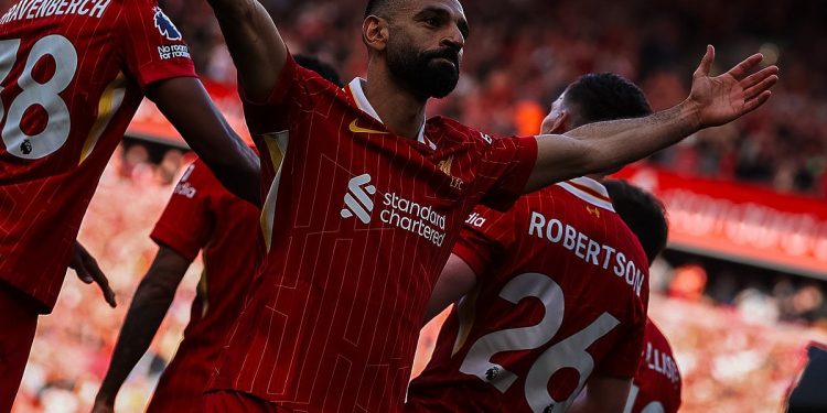 ليفربول يكتسح توتنهام ويتوج بالدوري الإنجليزي