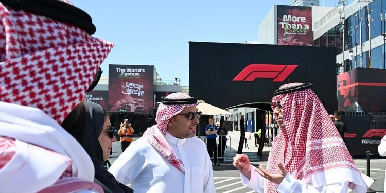محافظ جدة يتفقد حلبة كورنيش جدة استعدادًا لسباق جائزة السعودية الكبرى stc للفورمولا1