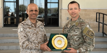 مدير الأركان المشتركة يبحث تعزيز التعاون مع القيادة المركزية الأمريكية