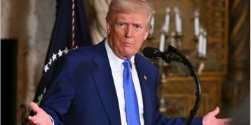 مسؤول: «ترامب» يدرس تعليق الرسوم الجمركية 90 يومًا على جميع الدول عدا الصين.. والبيت الأبيض ينفي
