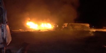 مقتل 80 جراء قصف أمريكي لميناء نفطي باليمن