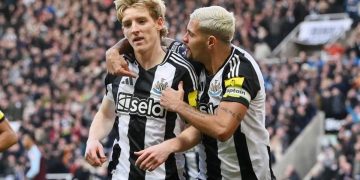 نيوكاسل يواصل صحوته بخماسية في كريستال بالاس بالدوري الإنجليزي