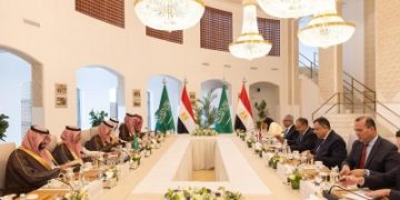 وزير الخارجية ونظيره المصري يعقدان اجتماع لجنة المتابعة والتشاور السياسي