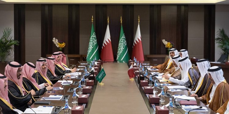 وزير الخارجية يترأس اجتماع اللجنة التنفيذية للمجلس التنسيقي بين المملكة وقطر