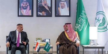 وزير الداخلية يبحث تعزيز العلاقات مع نظيره العراقي