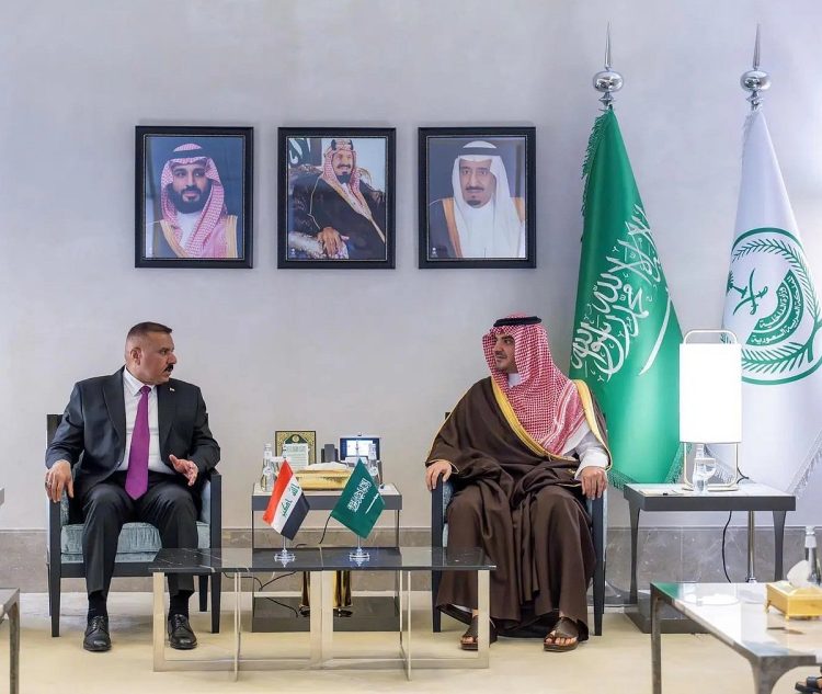 وزير الداخلية يبحث تعزيز العلاقات مع نظيره العراقي