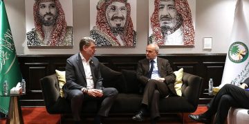 وزير الصحة الإيطالي يزور «التخصصي» ويطّلع على برامج رعاية القلب وزراعة الأعضاء