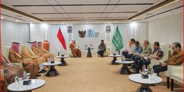 وزير الصناعة يناقش الفرص المشتركة في قطاعي الصناعة والتعدين مع مسؤولين حكوميين في إندونيسيا