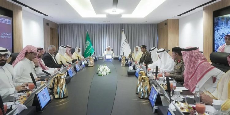 وزير النقل والخدمات اللوجستية يرأس الاجتماع الثاني للجنة التوجيهية للنقل لحج 1446هـ
