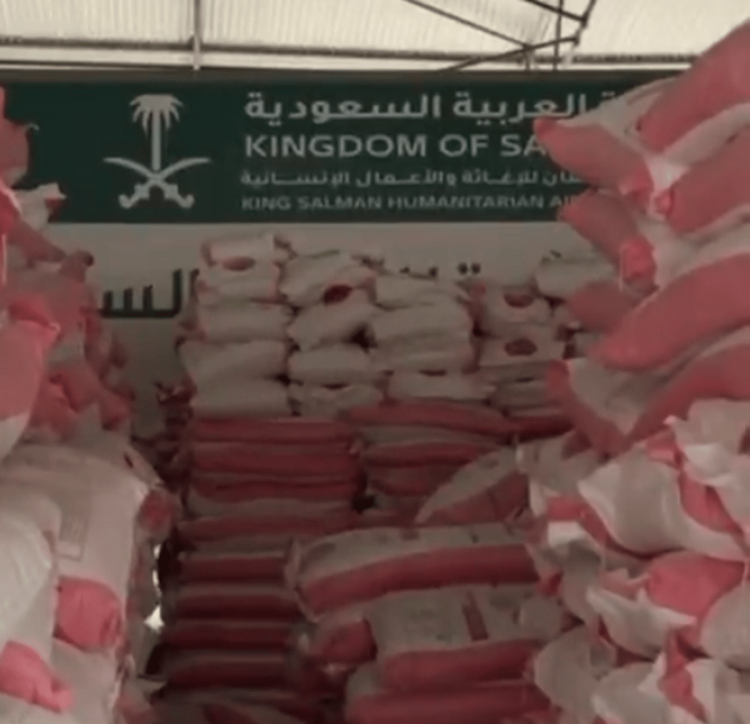 وصول شحنة طحين سعودية جديدة إلى سوريا ضمن الجسر الإغاثي