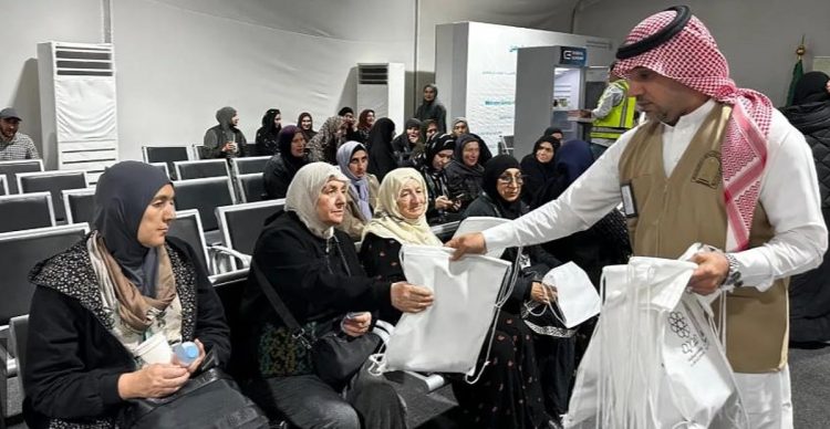 وزارة الشؤون الإسلامية تبدأ استقبال أول وفود الحجاج عبر منفذ البطحاء لموسم حج 1446هـ