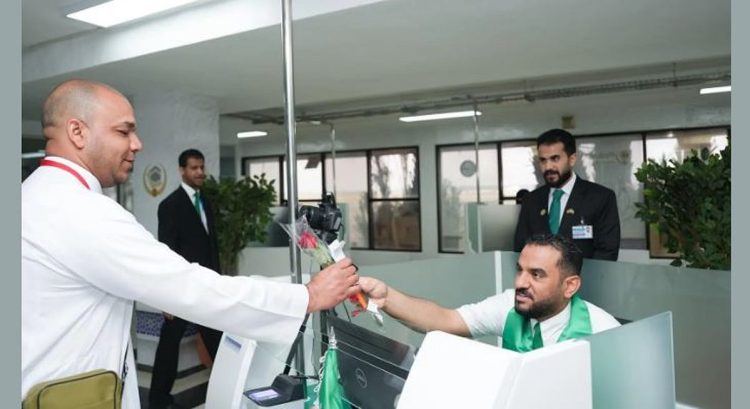 أولى رحلات المستفيدين من مبادرة «طريق مكة» تغادر المملكة المغربية