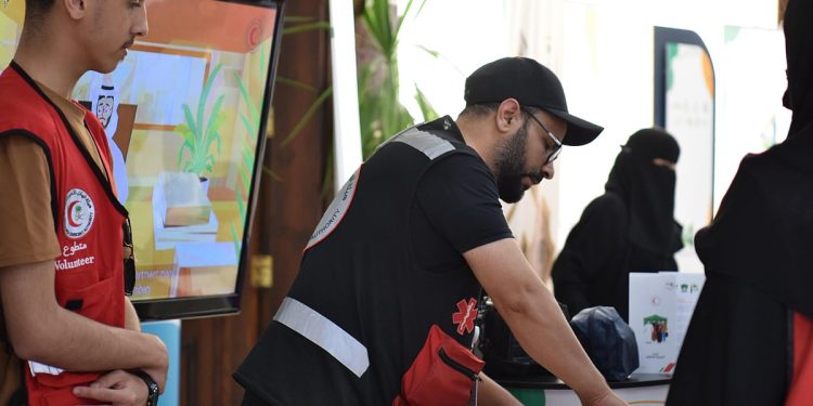 الهلال الأحمر بالباحة يدرب 6,899 مستفيدًا في شهرين ضمن برامج نوعية لتعزيز الجاهزية المجتمعية والصحية