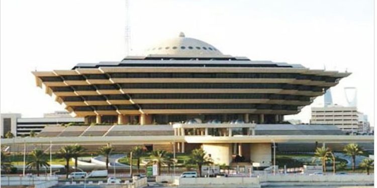 "الداخلية" تصدر قرارات إدارية بحق 17 شخصًا لنقلهم 61 مخالفًا لا يحملون تصاريح لأداء الحج