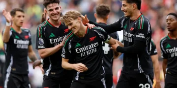 أرسنال يختتم موسمه بالفوز على ساوثهامبتون بثنائية في الدوري الإنجليزي