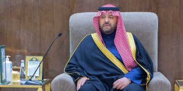أمير الحدود الشمالية يرعى حفل تخريج 220 طالبًا وطالبة من كلية الشمال للتمريض