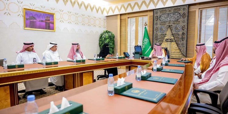 أمير القصيم يرأس اجتماع فريق حوكمة المواقع التاريخية ويدشّن مبادرة "حصر"