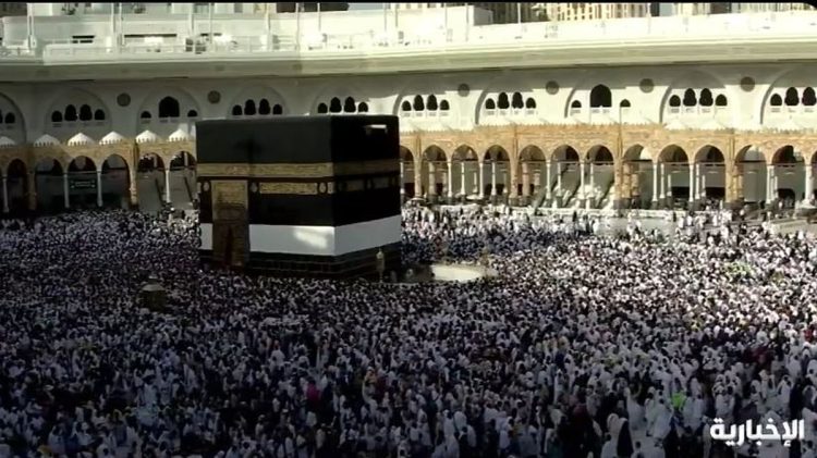 أول أيام ذي الحجة.. ضيوف الرحمن يملؤون الحرم المكي وسط انسيابية الحركة وتنظيم الحشود