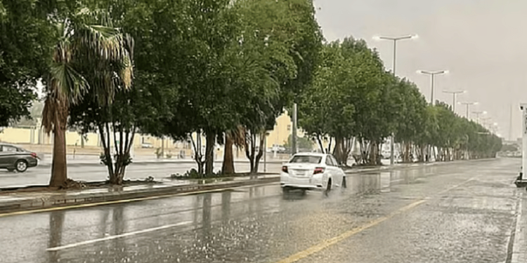إنذار أحمر من مركز الأرصاد بشأن أمطار غزيرة بمكة