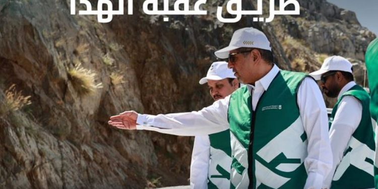 استعدادًا لاستقبال ضيوف الرحمن.. الرئيس التنفيذي لـ«هيئة الطرق» يتفقد طريق عقبة الهدا