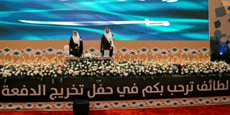 الأمير سعود بن نهار يرعى حفل تخريج 10,808 طلاب وطالبات من جامعة الطائف