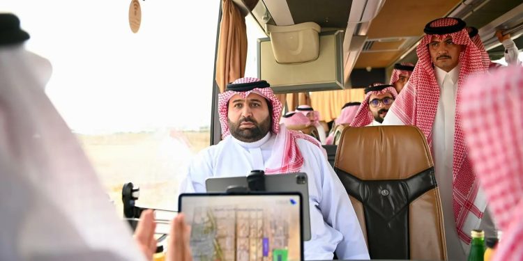 الأمير محمد بن عبدالعزيز يتفقد سير العمل بمدينة جازان للصناعات الأساسية والتحويلية