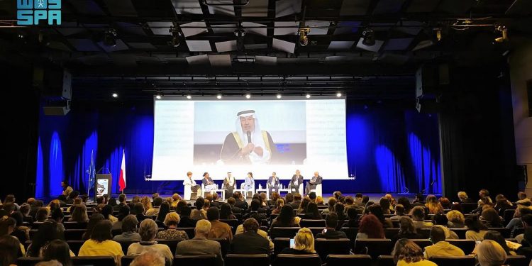 «الربيعة»: المملكة في طليعة الدول الداعمة للعمل الإغاثي والمشاركة الفعالة في حل الأزمات الإنسانية