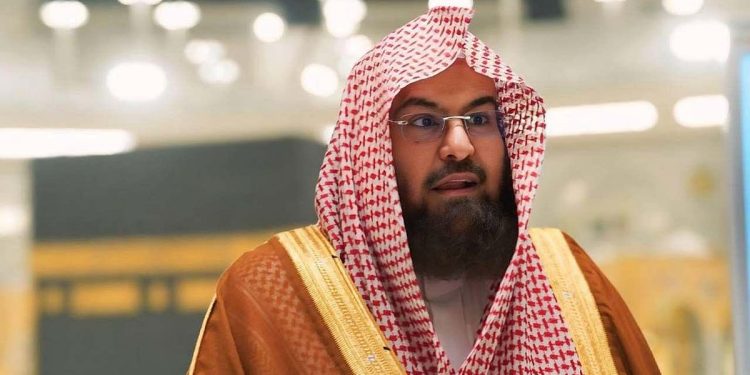 السديس يوجّه أئمة وخطباء الحرمين باختصار خطبة وصلاة الجمعة وتقصيرهما في الحج