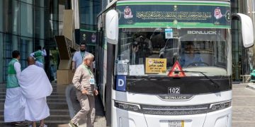 «الشؤون الإسلامية» تسيّر 200 رحلة ترددية يوميًا لضيوف برنامج خادم الحرمين الشريفين إلى المسجد الحرام