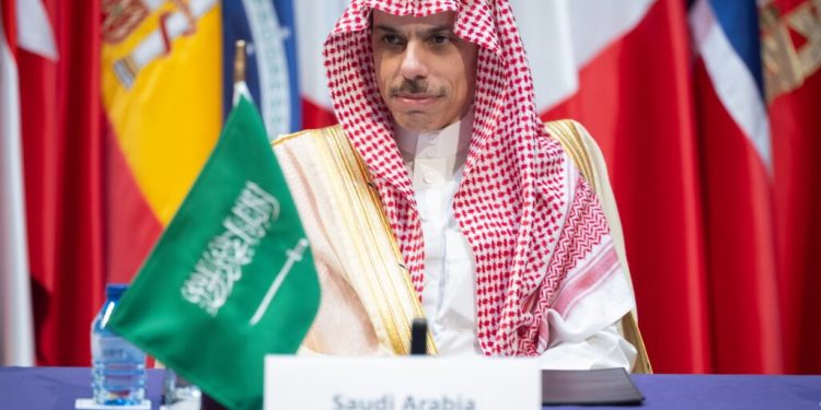 اللجنة الوزارية المكلّفة من القمة العربية الإسلامية المشتركة تعقد اجتماعًا موسعًا مع مجموعة مدريد وعددٍ من الدول الأوروبية