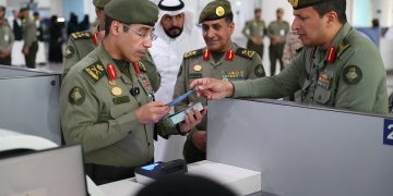 اللواء المربع يتفقد جوازات مطار الأمير محمد بن عبدالعزيز بالمدينة المنورة