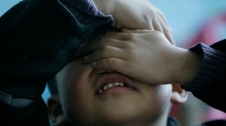 بالفيديو.. مختص يوضح أبرز العوامل التي تؤدي لانتشار الصداع بين الأطفال والمراهقين