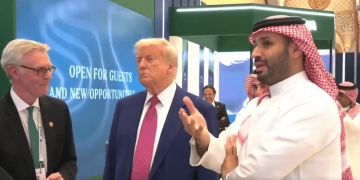 بحضور ولي العهد.. ترامب يستمع لعرض عن حديقة الملك سلمان
