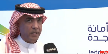 تدشين المرحلة الجديدة من مشروع تشغيل خدمة النقل العام بالحافلات في جدة

 