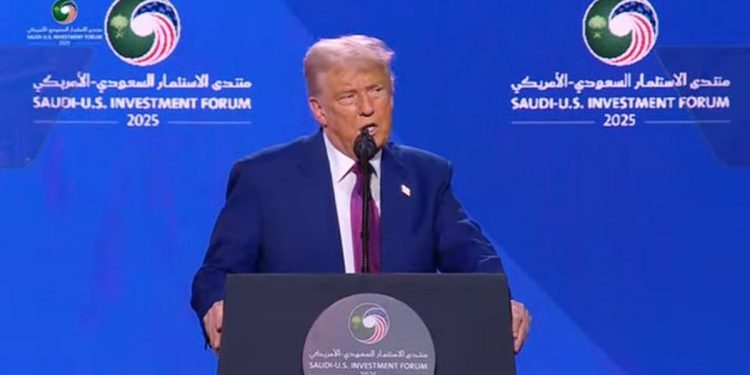 ترامب: سأرفع العقوبات عن سوريا بطلب من الأمير محمد بن سلمان