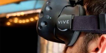 تقنية الواقع الافتراضي (VR) تنقل زوّار معرض "جسور" في رحلة ساحرة إلى الحرمين الشريفين
