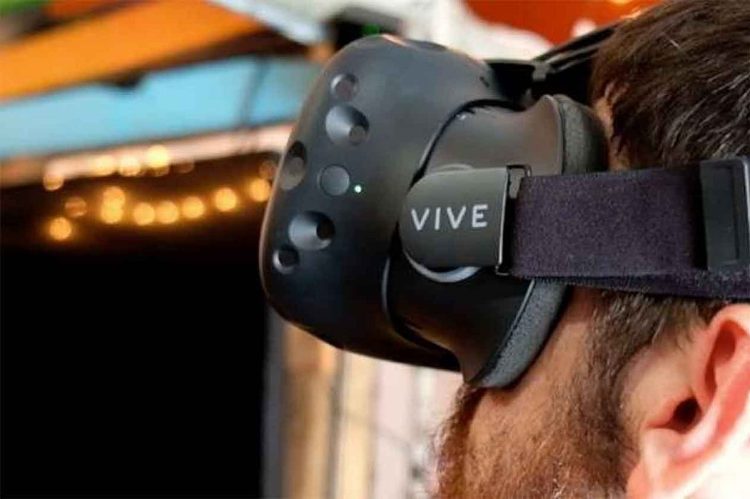 تقنية الواقع الافتراضي (VR) تنقل زوّار معرض "جسور" في رحلة ساحرة إلى الحرمين الشريفين