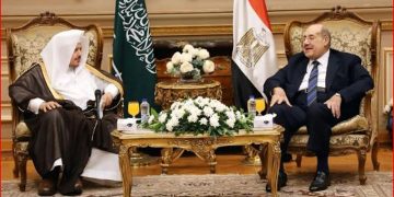 رئيس الشورى يلتقي رئيس الشيوخ المصري ويستعرضان العلاقات التاريخية بين البلدين
