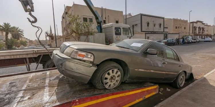 سحب المركبات المهملة والتالفة بالمدينة المنورة ضمن جهود تحسين المشهد الحضري