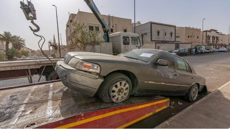 سحب المركبات المهملة والتالفة بالمدينة المنورة ضمن جهود تحسين المشهد الحضري