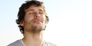 مجلس الصحة الخليجي يكشف عن تمرين بسيط لتحسين التحكم في التنفس