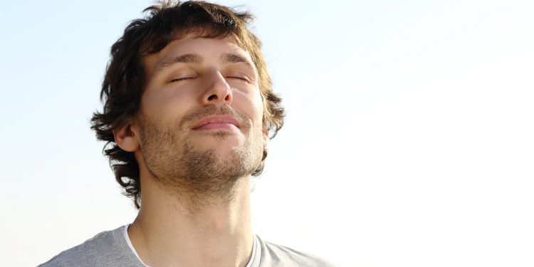 مجلس الصحة الخليجي يكشف عن تمرين بسيط لتحسين التحكم في التنفس