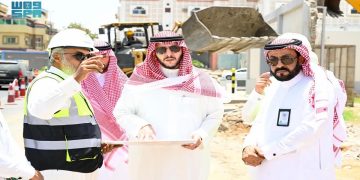 محافظ الطائف يتفقّد توسعة شارعي شهار والستين