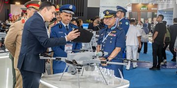 مدير الأركان المشتركة للقوات المسلحة يزور معرض LIMA 2025